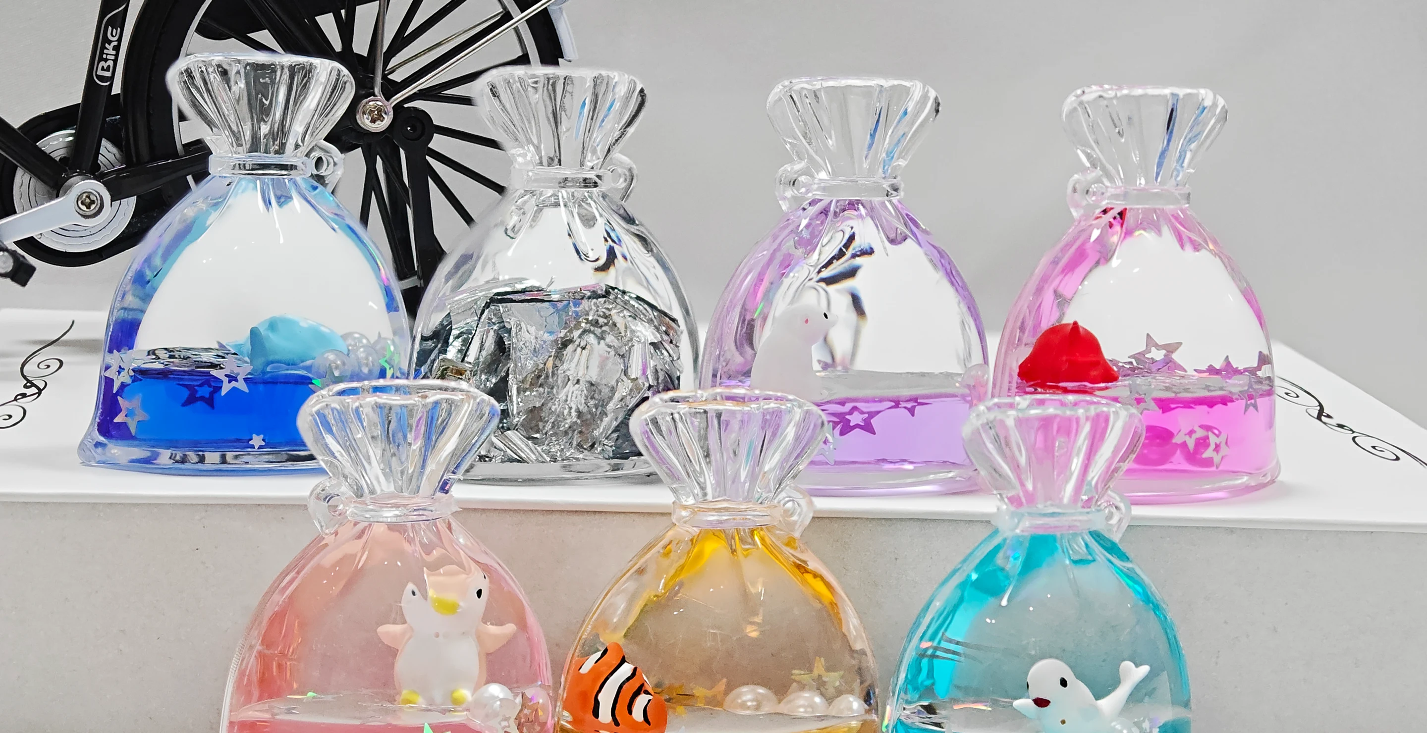 กระบวนการทำมือของ Liquid Keychain